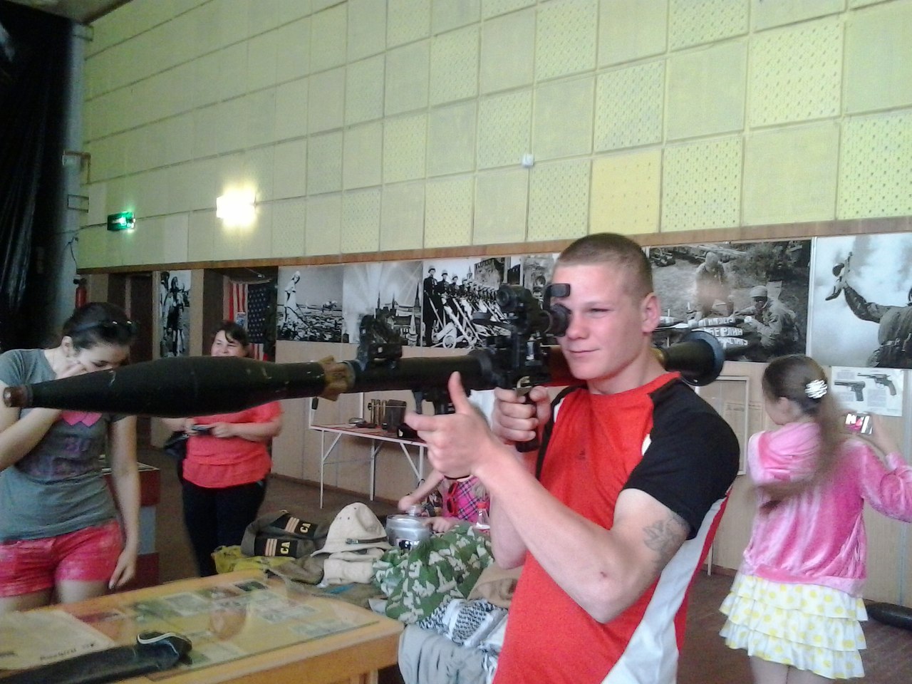 парень с базукой